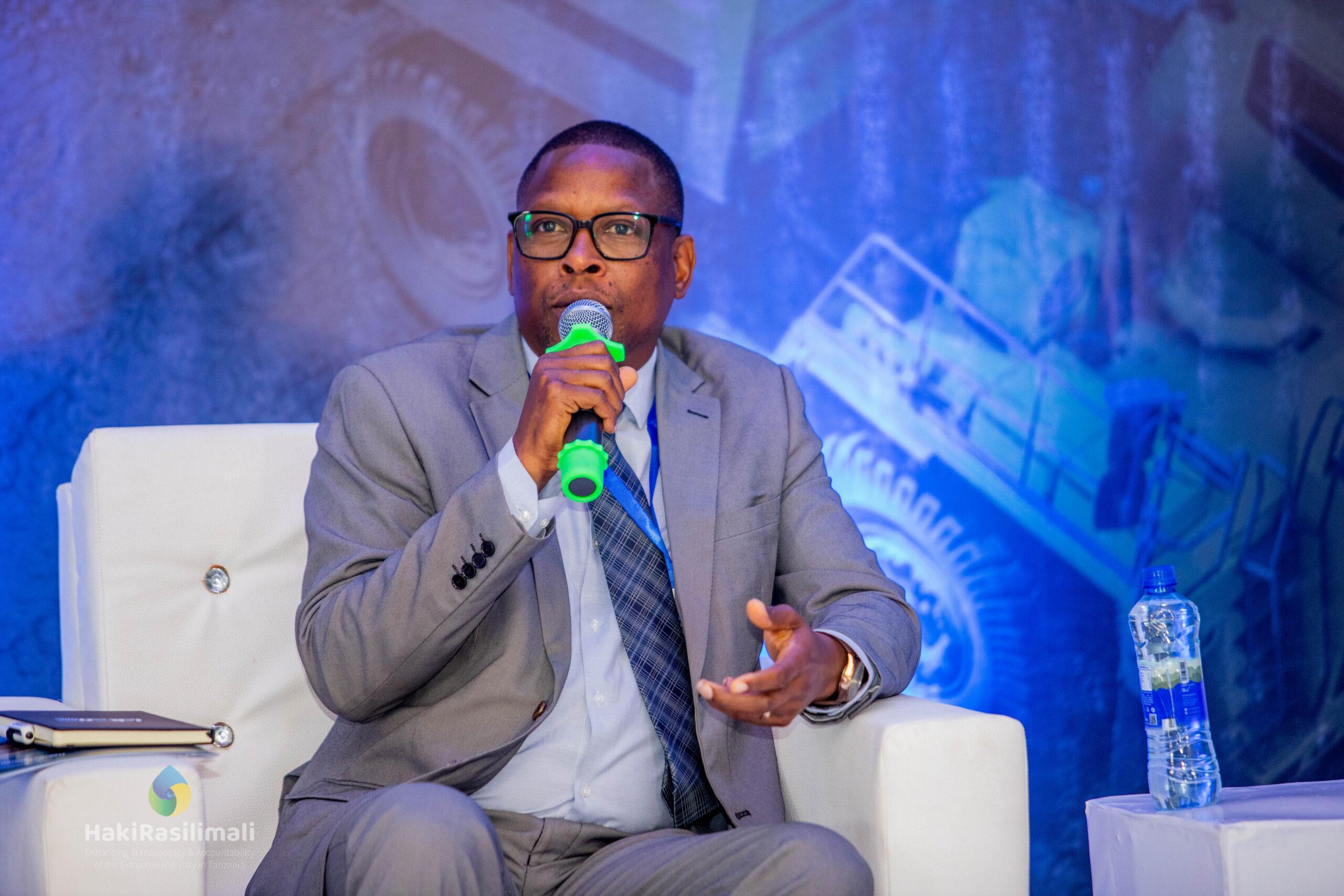 Sheria zetu zinataka kampuni za madini kufungua akaunti za benki hapa ndani (nchini)